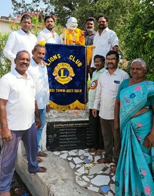 యువత గాంధీజీ అడుగుజాడల్లో నడవాలి.