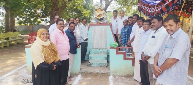 తెలుగుదేశం నాయకుల ఆధ్వర్యంలో ఘనంగా గాంధీజయంతి వేడుకలు 