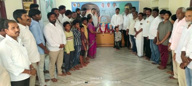 గాంధీ, శాస్త్రిలకు ఘన నివాళులు 