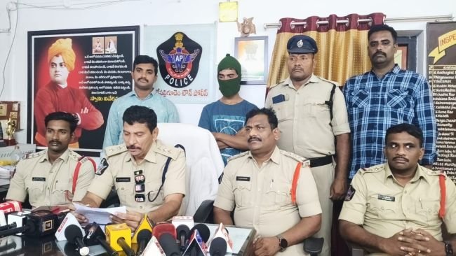  37 కేసుల్లో ఉన్న ముద్దాయిని అదుపులోకి తీసుకున్న పట్టణ పోలీసులు 
