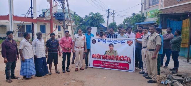ఎన్నికలపై పోలీసుల అవగాహన కార్యక్రమం