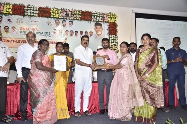 స్వచ్ఛతలో సత్తా చాటిన 71 మందికి ‘స్వచ్ఛ ఆంధ్ర’ అవార్డులు