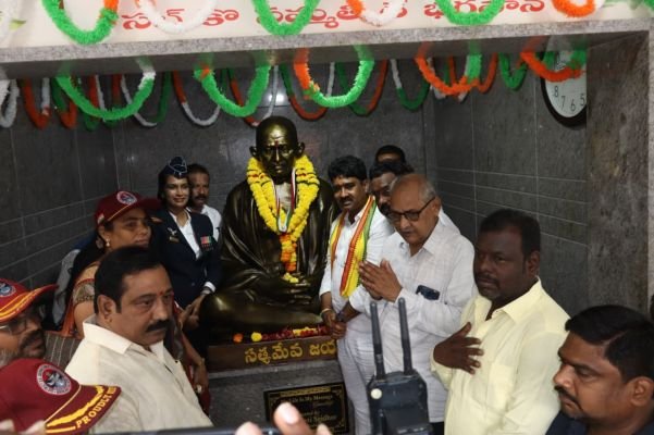 గాంధీజీ ఆశయ సాధనకు ప్రతి ఒక్కరూ స్వచ్ఛభారత్‌లో భాగస్వాములు కావాలి: ఎమ్మెల్యే గొండు శంకర్ పిలుపు