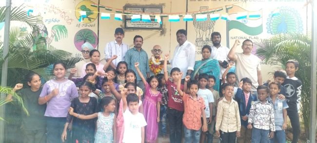 గాంధీజీ ఆదర్శాలు సమాజానికి స్ఫూర్తిదాయకం.