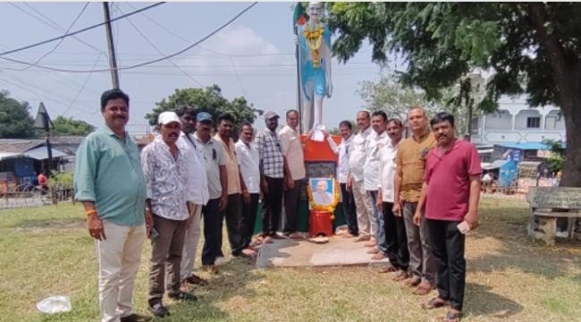 జర్నలిస్టులకు ఇళ్ల స్థలాలు కేటాయించాలి 