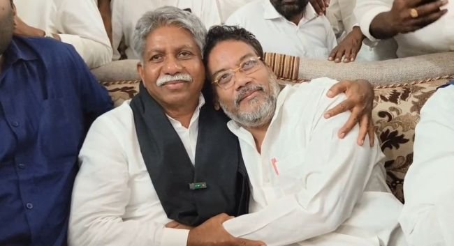 కారెం శివాజీని పరామర్శించిన మందకృష్ణ మాదిగ....
