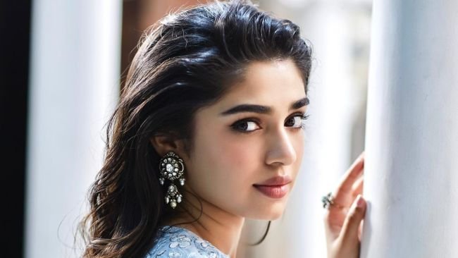 మహిళలపై కృతి శెట్టి సంచలన పోస్ట్.. నెట్టింట వైరల్‌గా మారిన వ్యాఖ్యలు