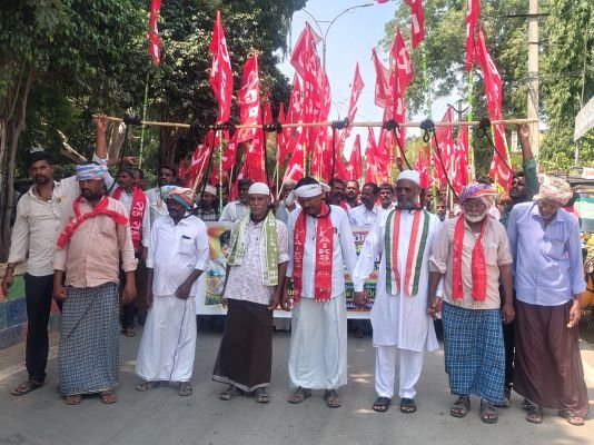 ఓట్ల కోసం ఒంగి మొక్కుతారు.. కరువు వస్తే కర్షకుని కంఠం కోస్తారా 