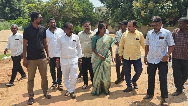 విద్యార్థుల్లో సృజనాత్మకతను వెలికి తీయాలి
