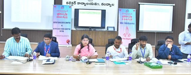 జిల్లా ఆర్థికాభివృద్ధికి బ్యాంకర్లు భాగస్వాములు కావాలి:జిల్లా కలెక్టర్ రాజకుమారి గణియా