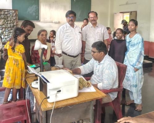 ఆధార్‌ కేంద్రాన్ని తనిఖీ చేసిన డిప్యూటీ ఎంపీడీవో