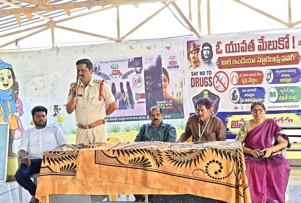 బాలికల భద్రత, డ్రగ్స్‌, సోషల్ మీడియా మోసాలపై అవగాహన