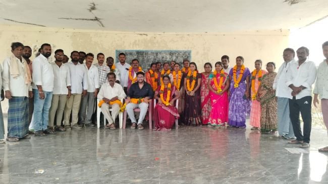 మన్నారపు సిద్దేశ్ ను మర్యాదపూర్వకంగా కలిసిన  జడ్పీ హైస్కూల్ విద్యా కమిటీ సభ్యులు