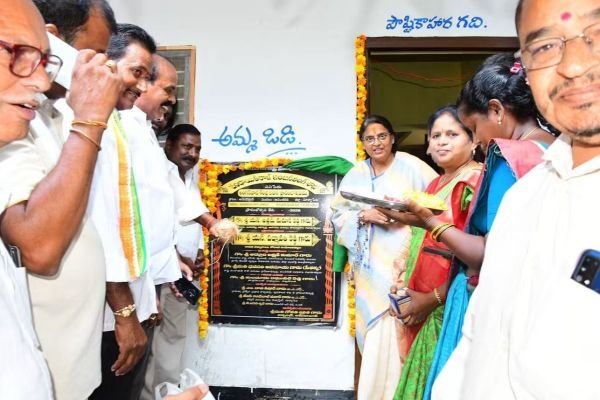 ప్రతి పల్లెలో ప్రభుత్వ కార్యాలయాలకు పక్కా భవనాలు.