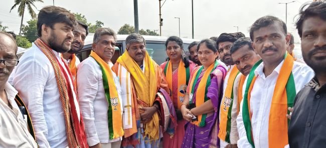 తెలంగాణ బీజేపీ నూతన సంఘటన మంత్రికి సరిహద్దుల్లో ఘన స్వాగతం.