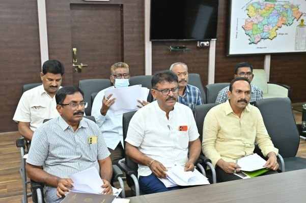చెరువులను నీటి తో నింపే ప్రక్రియను త్వరగా పూర్తి చేయండి*