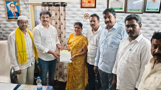 కష్టకాలంలో  ఏలూరి ఆపన్నహస్తం 
