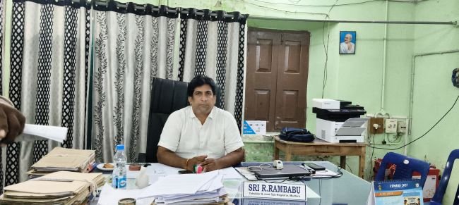 *గ్రాడ్యుయేట్ ఎమ్మెల్సీ ఎన్నికలకు ఓటర్ల జాబితా ప్రక్రియ షెడ్యూల్ విడుదల.. !*    *విలేకరుల సమావేశంలో మధిర తాసిల్దార్ రాళ్ల బండి రాంబాబు -* 