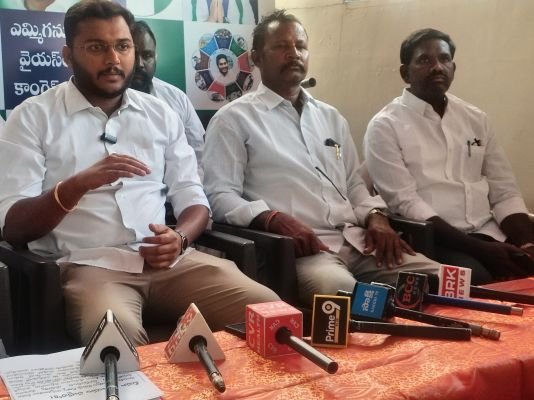 చంద్రబాబు ప్రభుత్వానికి రైతులపై కపట ప్రేమ