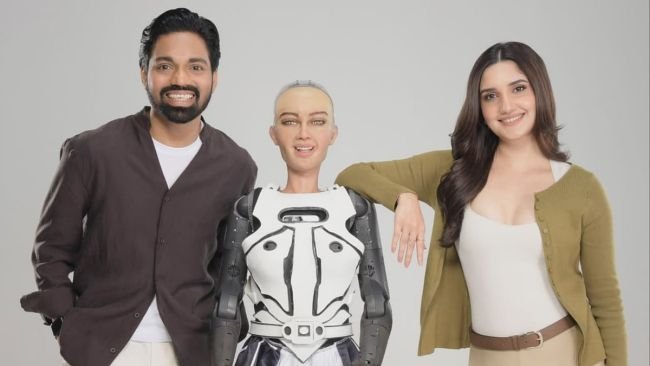 ఇండియన్ తెరపై సరికొత్త చరిత్ర.. నిజమైన హ్యూమనాయిడ్ రోబోతో కన్నడ సినిమా లంబోధర 2.0