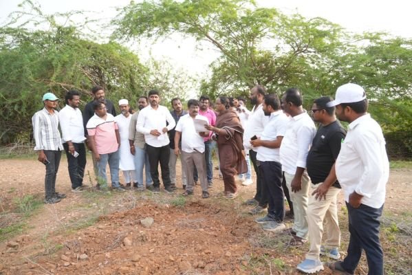 ప్రజలకు మెరుగైన తాగునీటి వసతుల కల్పనే లక్ష్యం:ఎమ్మెల్యే డాక్టర్ ముక్కు ఉగ్రనరసింహారెడ్డి కనిగిరి,మేజర్ న్యూస్ :ప్రజలకు మెరుగైన మౌలిక వసతులు, స్వచ్ఛమైన తాగునీటిని అందుబాటులోకి తీసుకురావడమే లక్ష్యంగా కనిగిరి మున్సిపాలిటీ పరిధిలో కొనసాగుతున్న ఇంటింటికి తాగునీటి పైప్‌లైన్ పనులను ఎమ్మెల్యే డాక్టర్ ముక్కు