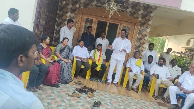  తెలుగుదేశం పార్టీ బలోపేతం కోసం  నాయకులు కార్యకర్తలు కృషి చేయాలని  పోలవరం  నియోజకవర్గ పరిశీలకులు  కోళ్ల నాగేశ్వరావు, 