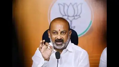 కాంగ్రెస్, బీఆర్ఎస్ దొందూ దొందే: బండి సంజయ్ తీవ్ర విమర్శలు