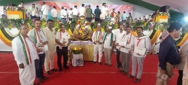 సేవా రంగంలో విశిష్ట సేవలకు గాంధీ గ్లోబల్ ఫ్యామిలీ ప్రతినిధులకు ఘన సన్మానం