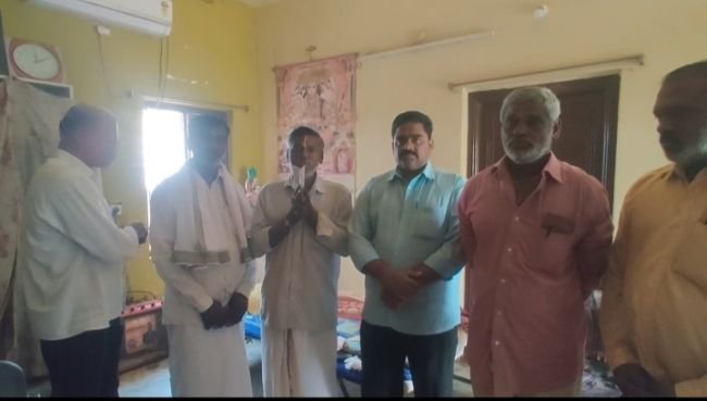 కిడ్నీ వ్యాధి బాధితుడికి ఆర్థిక సహాయం.