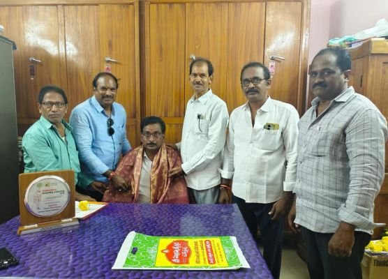 స్వచ్ఛ అవార్డ్ గ్రహీత గ్రామ కార్యదర్శి కి ఘన సన్మానం