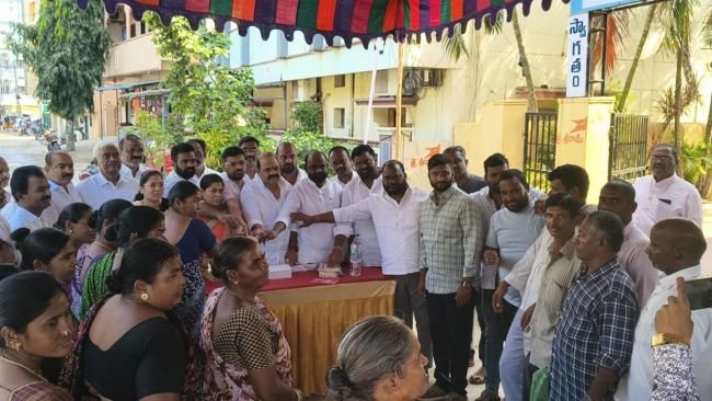 కండ్లకోయలో స్మార్ట్ రేషన్ కార్డుల పంపిణీ
