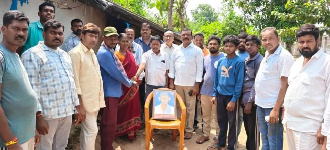 మృతుల కుటుంబాలకు బిఆర్ఎస్ ఆర్థిక సహాయం