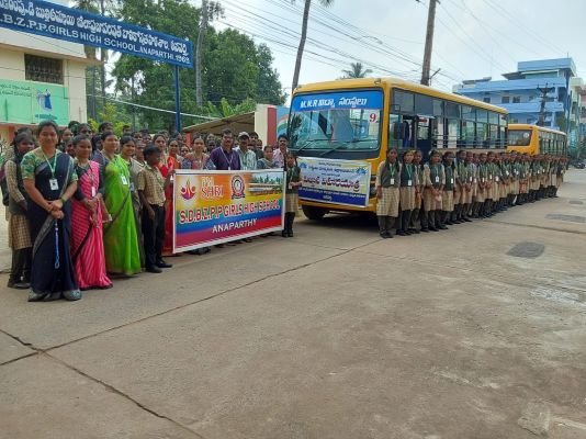 సైన్స్ ఎగ్జిబిట్స్‌పై విద్యార్థుల్లో ఆసక్తి పెంపు.