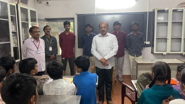 మోడరన్ హైస్కూల్ లో ఆకట్టుకున్న రోబోటిక్స్ శిక్షణా కార్యక్రమం
