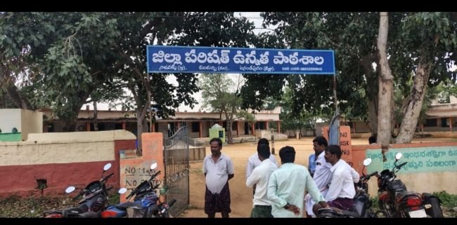 పాఠశాలలో మళ్లీ వాయిదా పడ్డ ఎస్ఎంసి ఎన్నికలు 