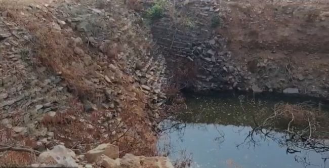 అభివృద్ధికి నోచుకోని ఆలయ కోనేరు