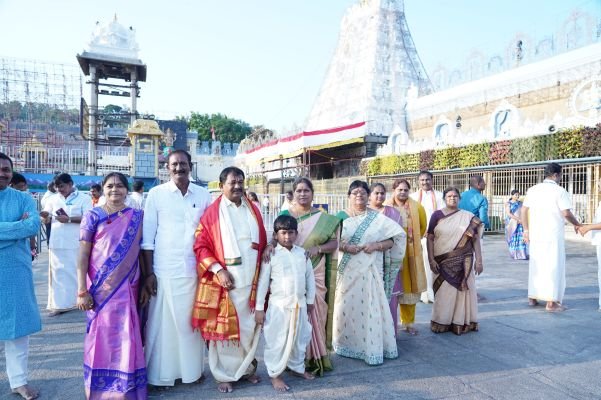 శ్రీవారిని దర్శించుకున్న మంత్రి డోల బాల వీరాంజనేయ స్వామి