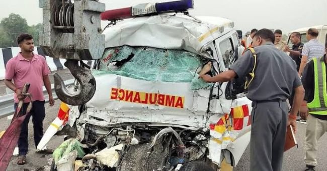 పూర్వాంచల్ ఎక్స్‌ప్రెస్‌వేపై ఘోర ప్రమాదం