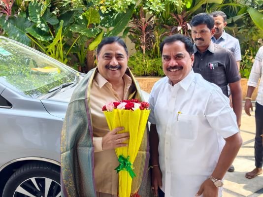 ఎమ్మెల్యే అమిలినేని సురేంద్రబాబును కలిసిన ప్రభుత్వ విప్ కాలువ శ్రీనివాసులు
