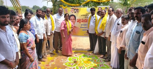 పల్లె పండుగ3..0 కార్యక్రమంలో పాల్గొన్న ఎమ్మెల్యే పరిటాల సునీత