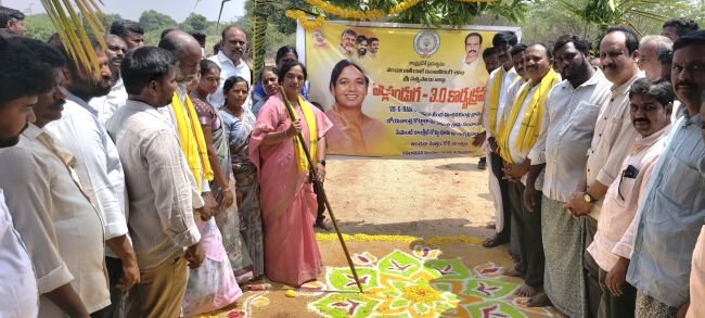 రాజకీయాలకు అతీతంగా అభివృద్ధి, సంక్షేమం అందించాలి  పల్లె పండుగ 3.0లో ఎమ్మెల్యే పరిటాల సునీత