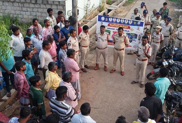 జిల్లా వ్యాప్తంగా ఆపరేషన్ త్రిశూల్ -బీఎన్ కండ్రిగలో పోలీసులు కార్డన్ సెర్చ్ -పత్రాలు లేని 7 ద్విచక్ర వాహనాలు స్వాధీనం