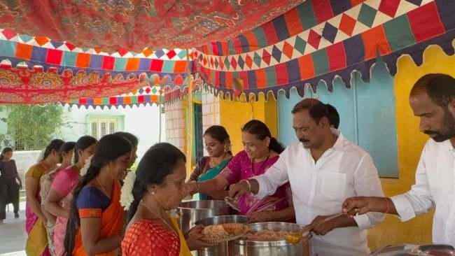 రామగిరి గంగమ్మ దేవాలయంలో కోనంకి గంగారమ్  ఆధ్వర్యంలో  భక్తులకు అన్నదానం..