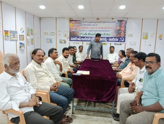 ప్రచురణార్థం —  Tirupati  04.10.2026  పారిశ్రామిక ప్రమాదాల నివారణకు ముందస్తు చర్యలు చేపట్టాలి  శ్రీసిటీలోని టిల్‌ ఫార్మా పరిశ్రమను జనావాసాలకు దూరంగా తరలించాలి  మృతుల కుటుంబాలకు కోటి రూపాయల పరిహారం చెల్లించాలి: సీఐటీయూ రౌండ్‌టేబుల్‌ సమావేశం డిమాండ్‌  తిరుపతి: సత్యవేడు శ్రీసిటీ పరిధిలోని టిల్‌ హెల్త్‌
