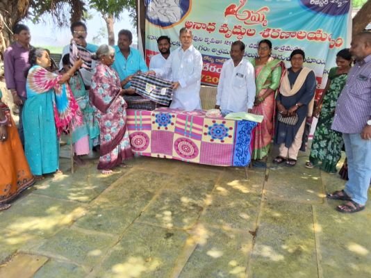 అనాధ వృద్ధులకు అన్నదానం దుప్పట్లు పంపిణీ