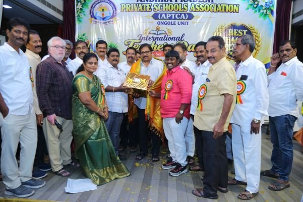సమాజానికి మార్గదర్శకులు మీరే : అంతర్జాతీయ ఉపాధ్యాయ దినోత్సవ సభలో  ఎం ఎల్ ఏ దామచర్ల జనార్ధన్ రావు 