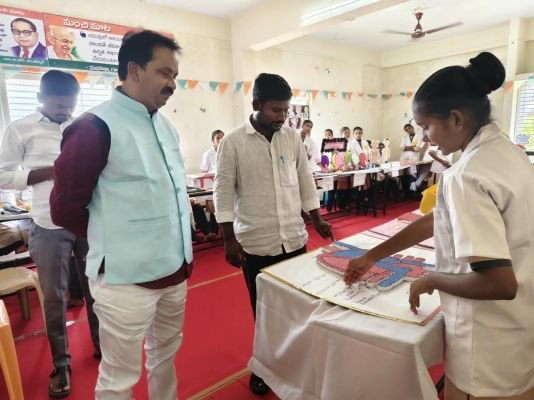 కాంకర్ వొకేషనల్ జూనియర్ కాలేజీలో విజయవంతంగా మెడికల్ ఎక్స్‌పో**