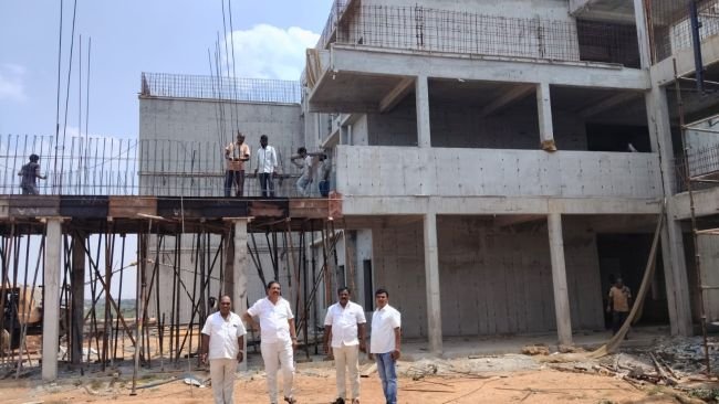 శరవేగంగా సాగుతున్న యంగ్ ఇండియ ఇంటిగ్రేటెడ్ పాఠశాల భవన నిర్మాణ పనులు.
