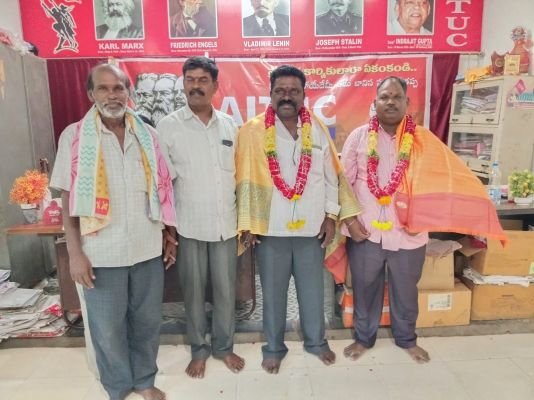ఆటో కార్మికుల హక్కుల కోసం పోరాటాలు మరింత బలపడాలి – వెల్దుర్తి AITUC మండల సమితి శుభాకాంక్షలు