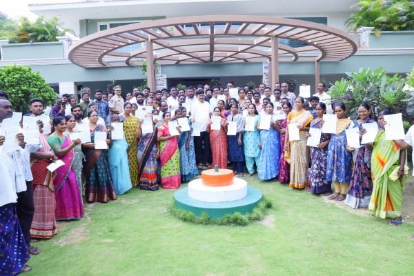 గడప గడపకు సంక్షేమ పథకాలు: రెవెన్యూ, గృహ నిర్మాణ, సమాచార శాఖ మంత్రి పొంగులేటి